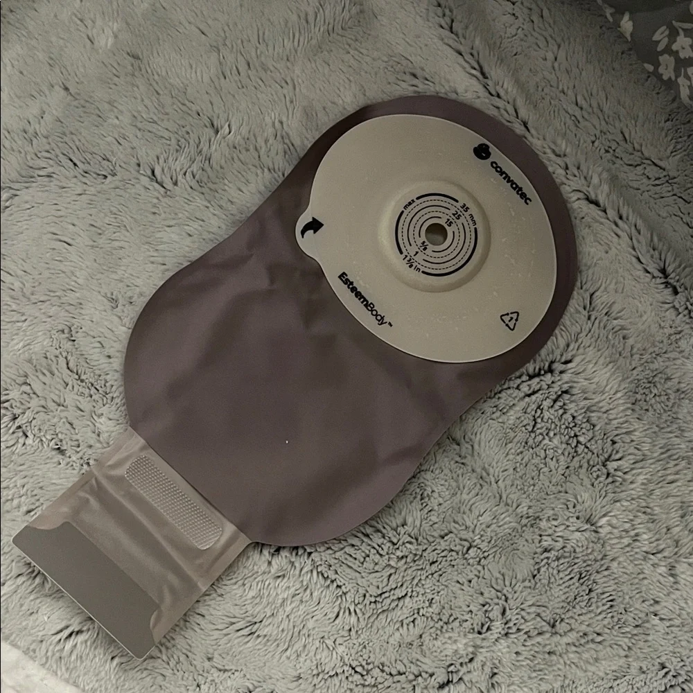 2 boxes of esteem body one piece ostomy bags - Picture 2 of 7